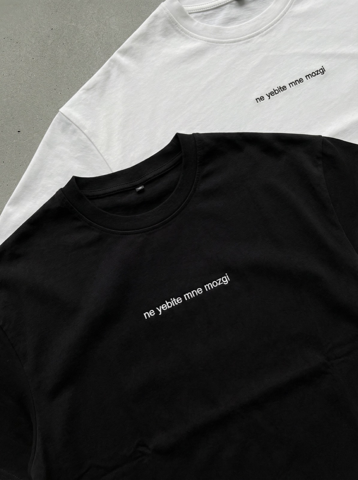 Чёрная и белая футболки Zloi Brand